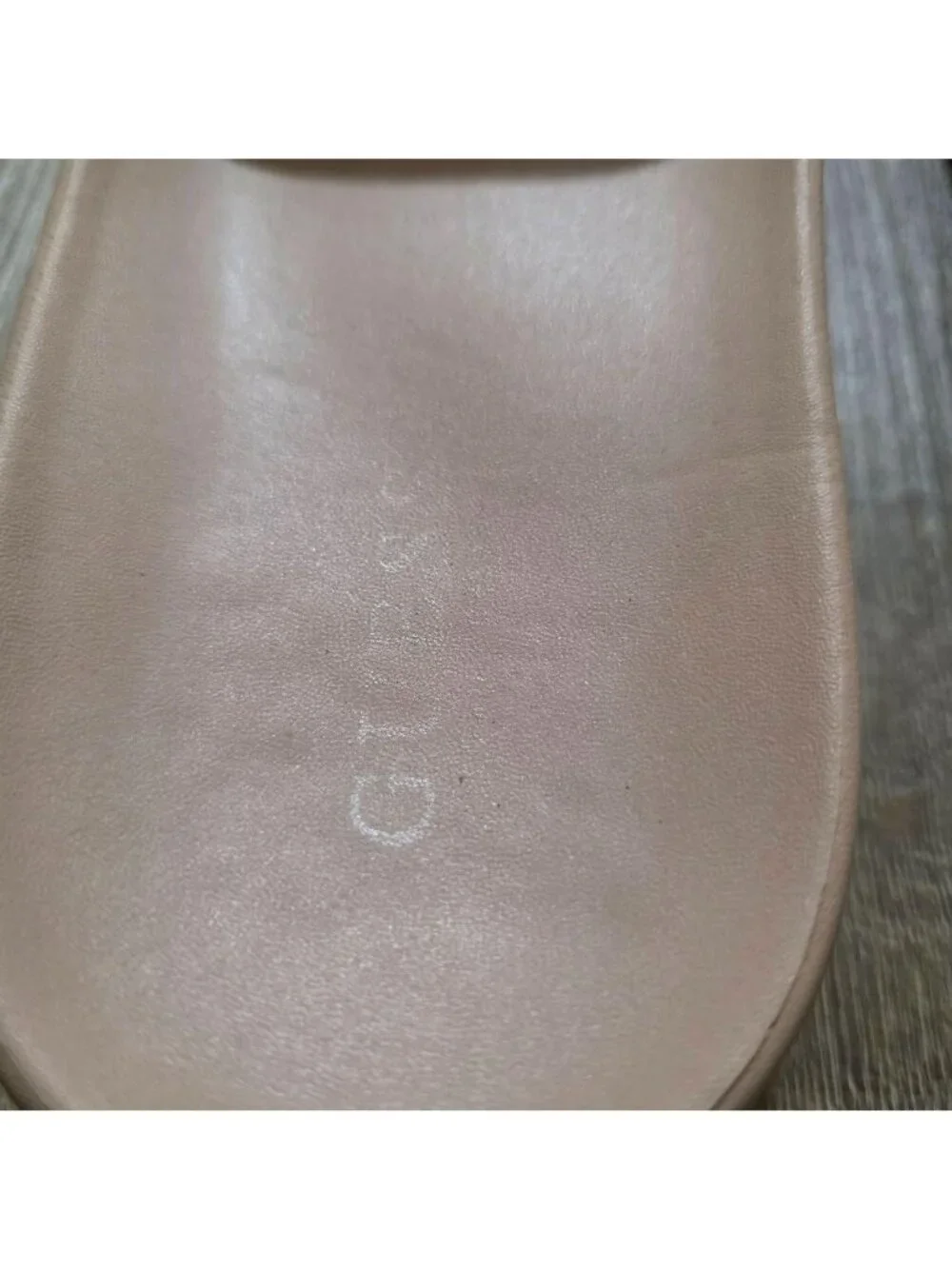 GUESS Women's Platform Slide Sandals Beige Nude Gold Logo Slip-On Casual Size 10